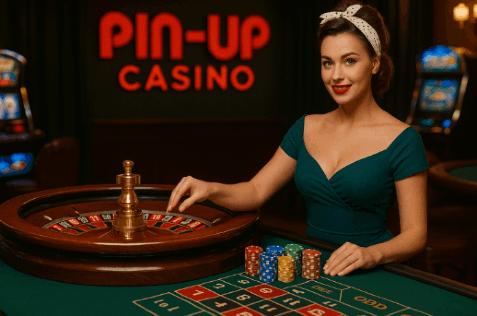 Croupier en vivo en PinUp casino Honduras con ruleta y fichas de colores en mesa iluminada